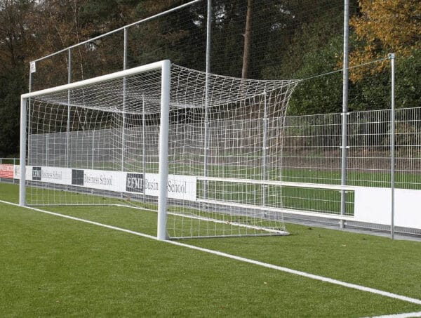 Fussballtor in Bodenhülsen mit freier Netzaufhängung 7.32 x 2.44 m
