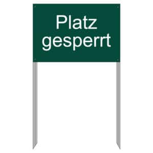 grünes Hinweisschild mit weissem Text "Platz gesperrt" - mit 2 Spikes
