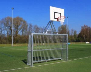 3 x 2 m grosses Fussballtor aus Aluminium kombiniert mit einem Basketballkorb