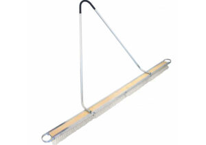 2m breiter Abziehbesen für Quarzplätze