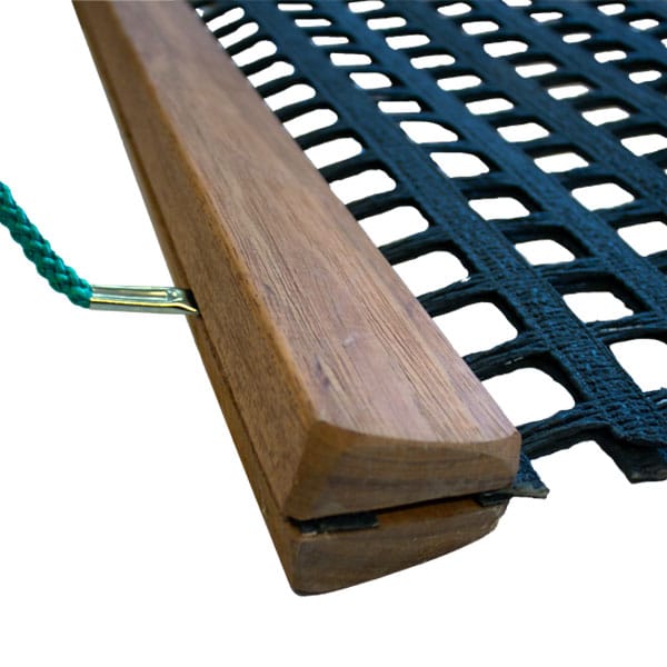 Detail des Schleppnetzes aus Holz mit doppellagigem Extra-Netz und Zugleine