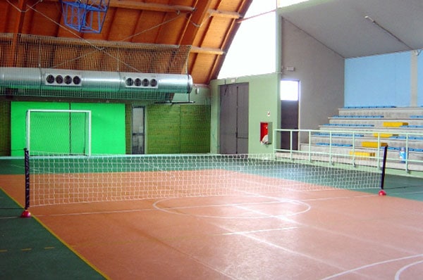 Fussballtennis Pro mit Sockeln für den Indoor Bereich oder Hartplätze