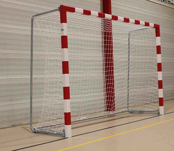 rot-weisses 3 x 2 m grosses Handballtor in Bodenhülsen mit fixen Netzbügeln